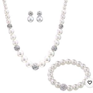 Glamorous Pearly Necklace, Bracelet & Earring Set